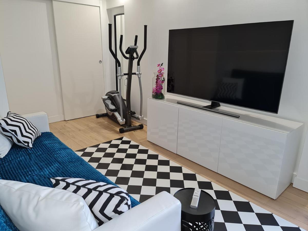 Chambre, Salle De Bain Et Salon Prive - Paris La Defense Puteaux Kültér fotó