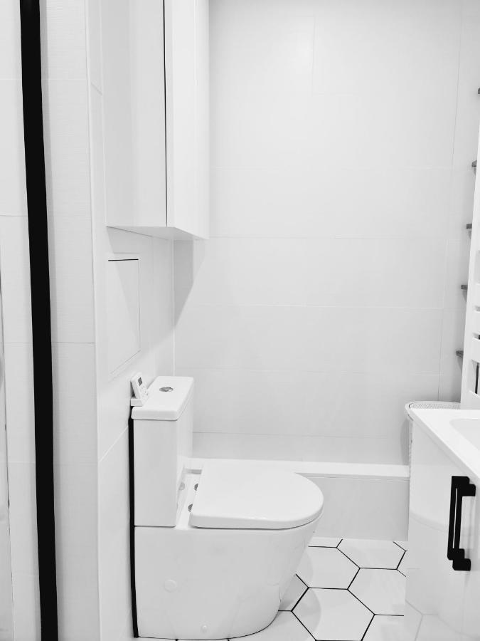 Chambre, Salle De Bain Et Salon Prive - Paris La Defense Puteaux Kültér fotó